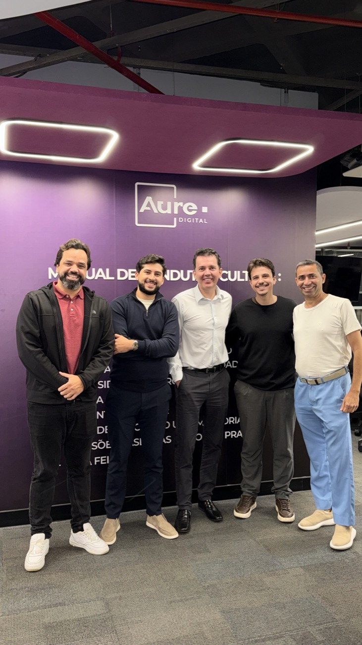 Time da Aure Digital com o Dr. Rodrigo Versiani, do hospital NEO